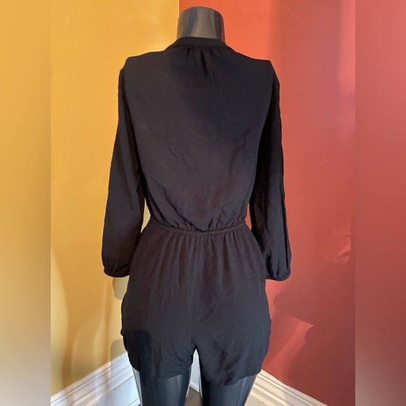 Women’s Old Navy Long Sleeve Romper ( small ) - Picture 4 of 4